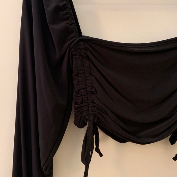 Long Sleeve Crop Top - Picture 2 of 4